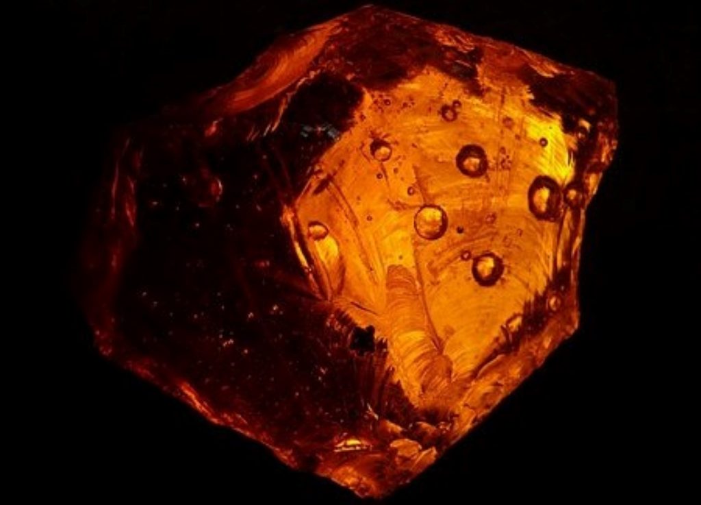 L'ambre : une pierre aux multiples usages